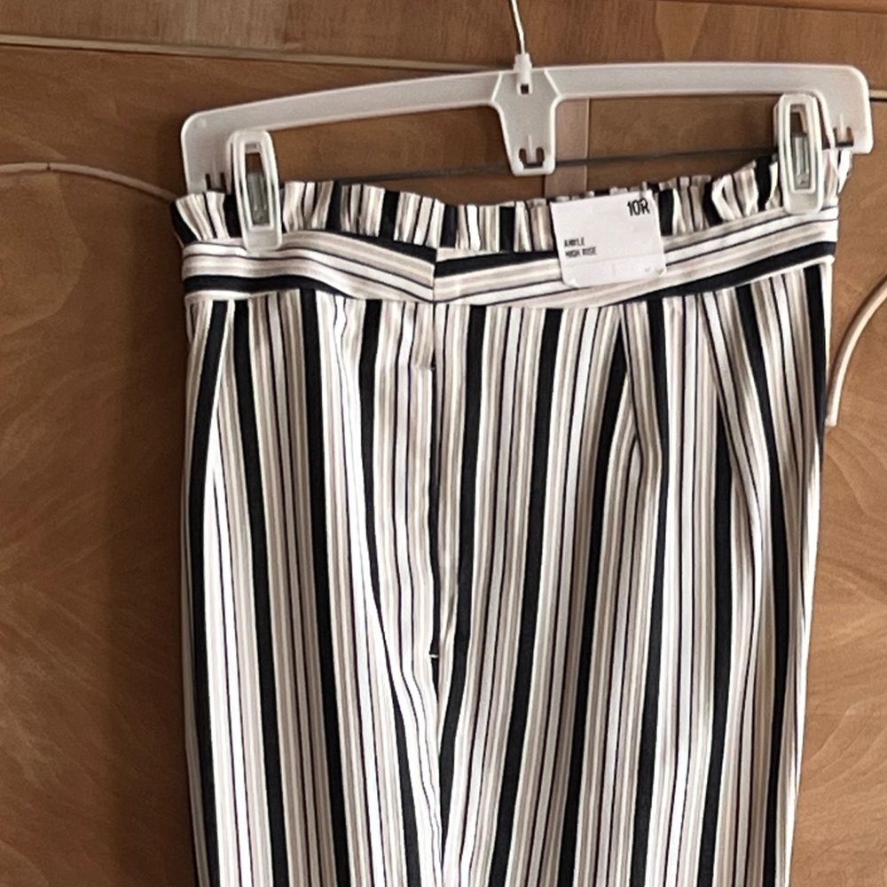 Express NEW ankle, high rise, “paperbag” ruffled waist, 10R pant - Picture 3 of 16
